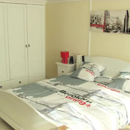 2 Bedrooms At 200 M Away From The Beach With Furnished Garden And Wifi Lägenhet De Panne