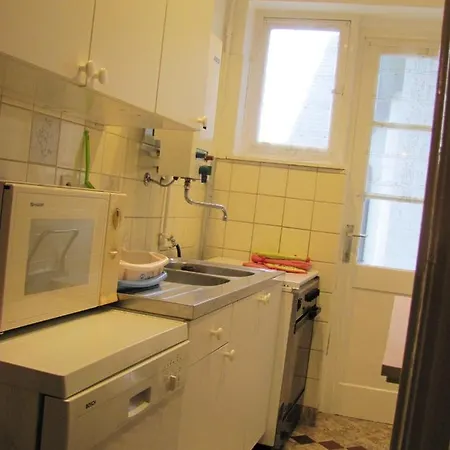 2 Bedrooms At 200 M Away From The Beach With Furnished Garden And Wifi Lägenhet