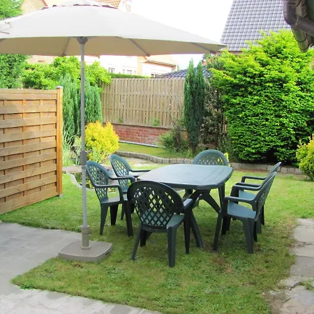 Lägenhet 2 Bedrooms At 200 M Away From The Beach With Furnished Garden And Wifi